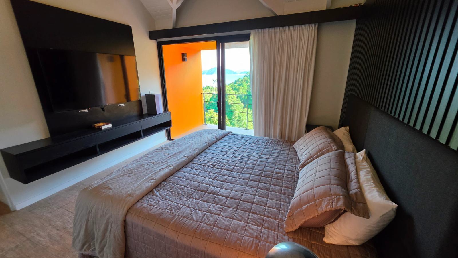 Suíte 13 — Iporanga, Guarujá, à venda e para locação, Casa