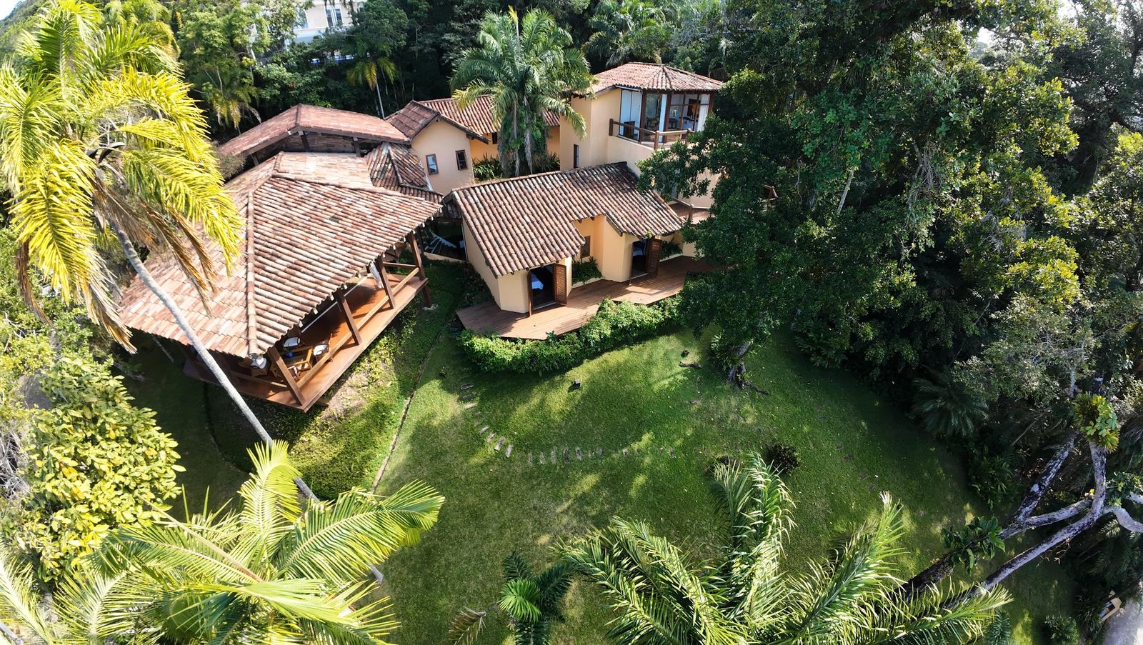 Vista aérea 4 — São Pedro, Guarujá, à venda e para locação, Casa