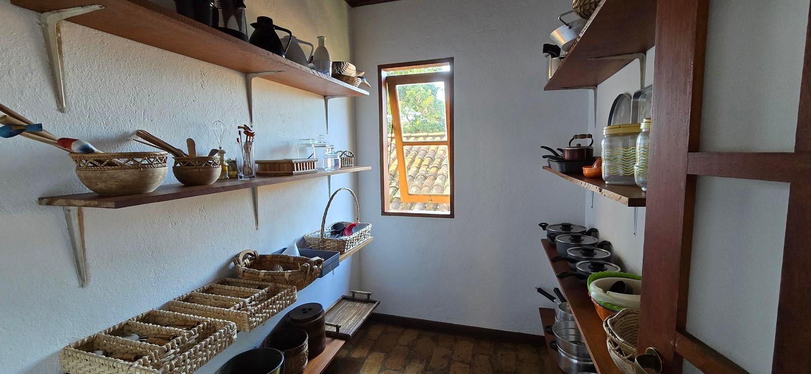 Área de serviço 8 — São Pedro, Guarujá, à venda e para locação, Casa