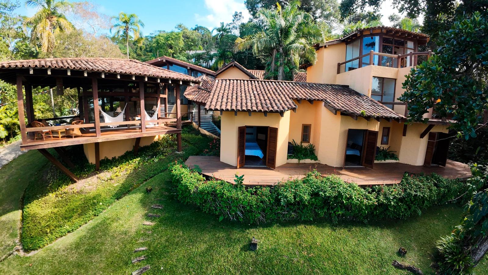 Vista aérea 2 — São Pedro, Guarujá, à venda e para locação, Casa