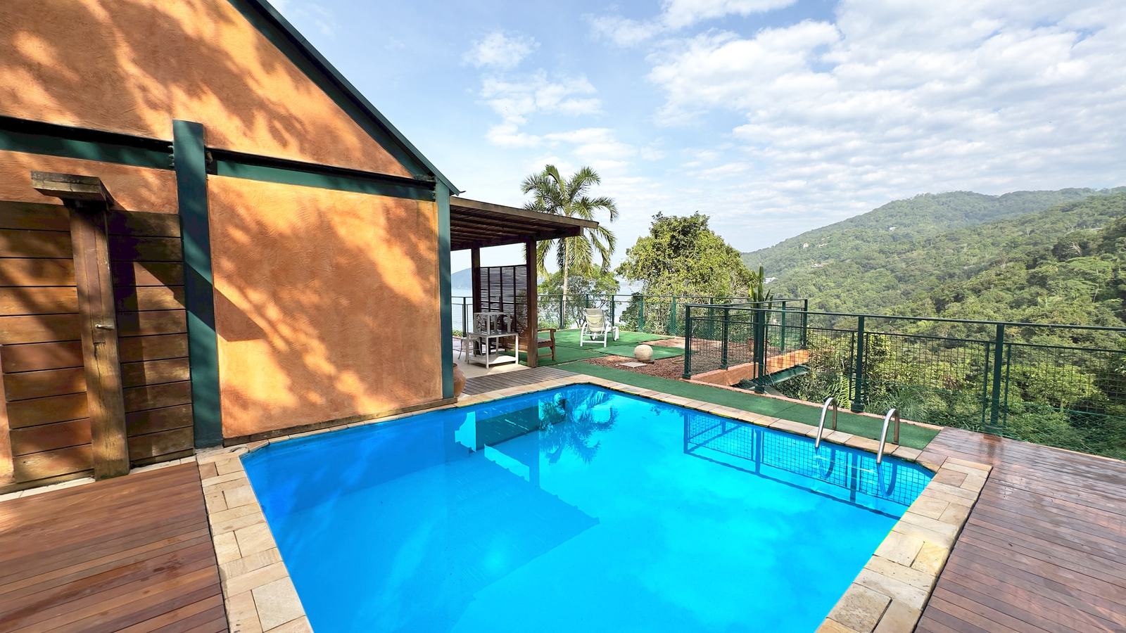 Área externa 1 — Iporanga, Guarujá, à venda e para locação, Casa