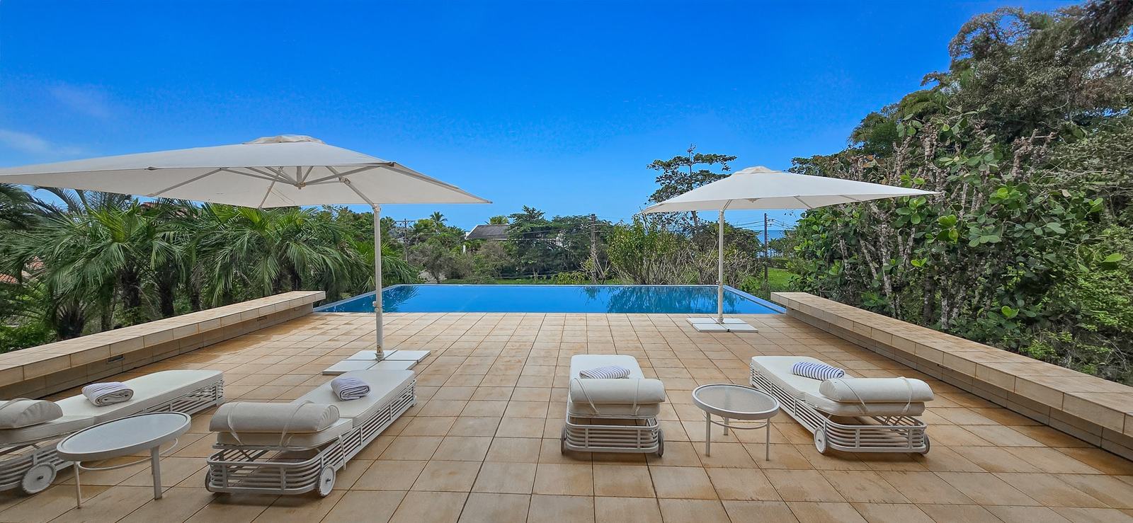 Área externa 2 — São Pedro, Guarujá, à venda e para locação, Casa