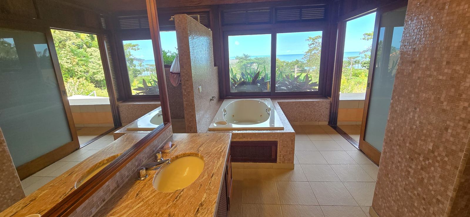 Suíte 10 — São Pedro, Guarujá, à venda e para locação, Casa