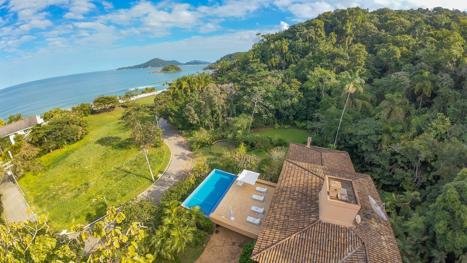 Fachada — São Pedro, Guarujá, à venda e para locação, Casa