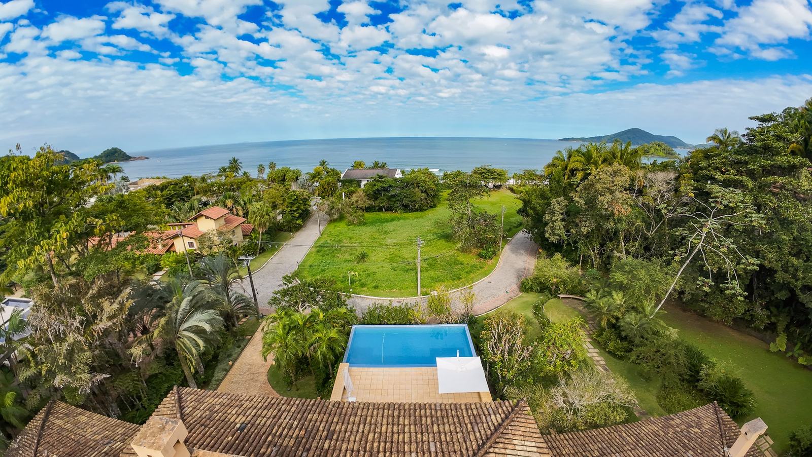 Vista aérea 4 — São Pedro, Guarujá, à venda e para locação, Casa