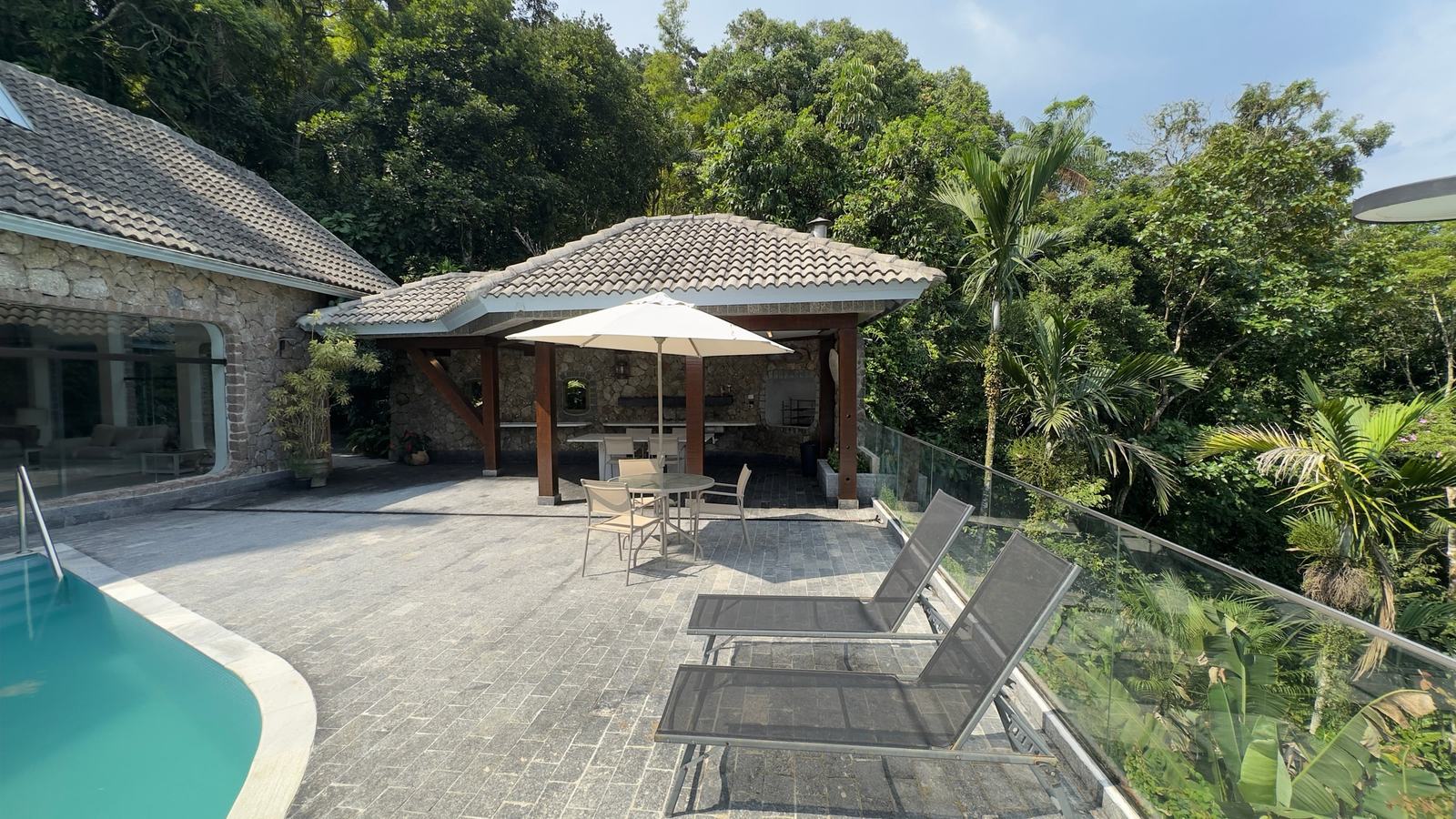 Área externa 5 — São Pedro, Guarujá, à venda e para locação, Casa