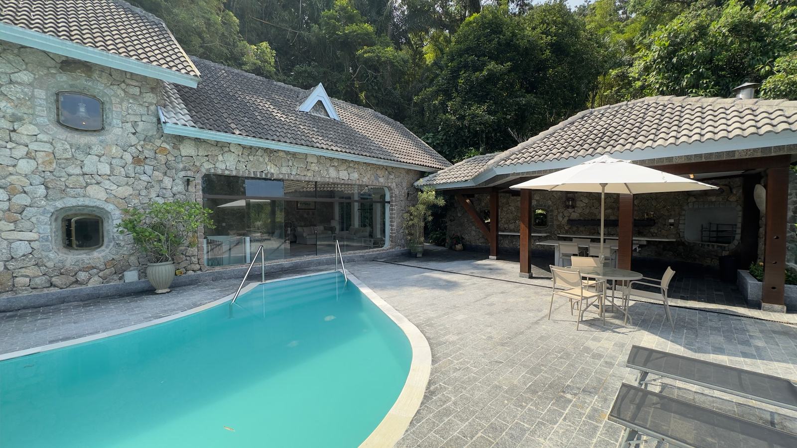Área externa 4 — São Pedro, Guarujá, à venda e para locação, Casa