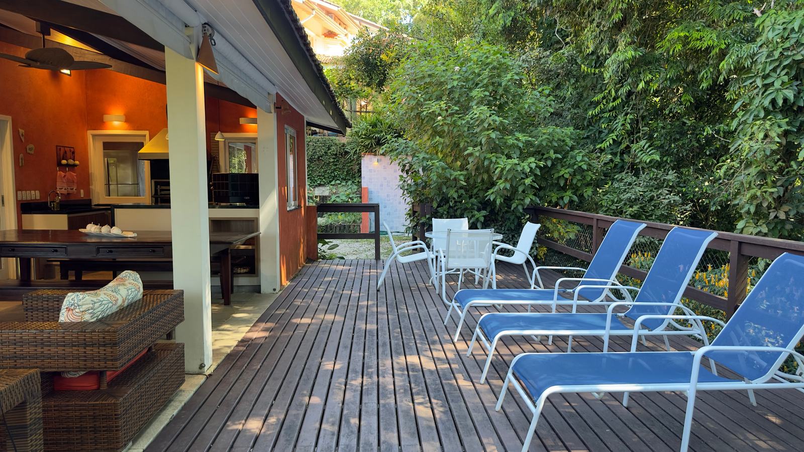 Área externa 26 — Iporanga, Guarujá, para locação, Casa
