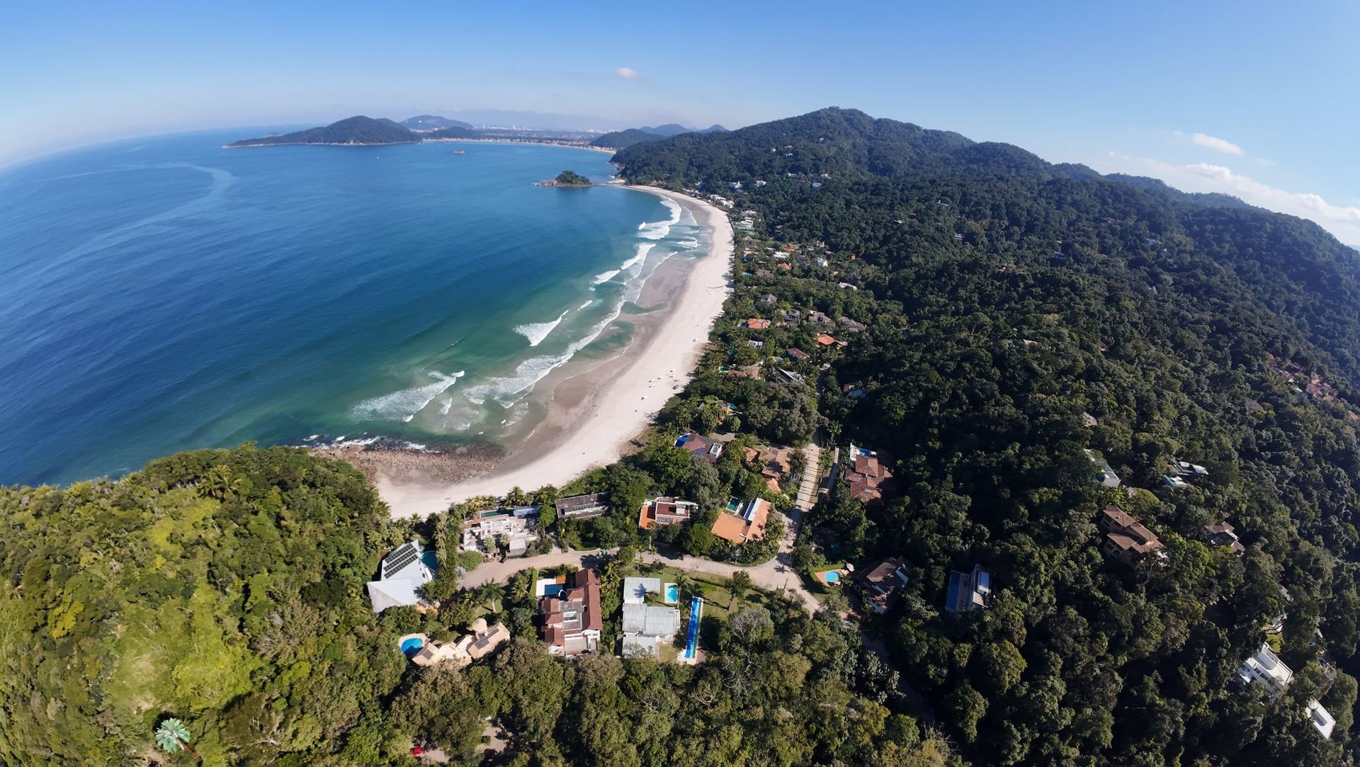 Vista Aerea do Condominio Tijucopava no Guarujá - Praia de Tijucopava